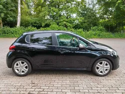 Schwarz Gebraucht 2019 Peugeot 208 Signature Sky Kleinwagen | 7.200 € (Guter Preis)
