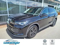 Deep black perleffekt Gebraucht 2024 VW Tiguan Elegance SUV | 36.490 € (Fairer Preis)