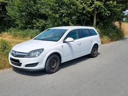 Weiß Gebraucht 2010 Opel Astra Eco Kombi | 2.800 € (Fairer Preis)