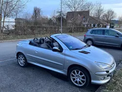Silber Gebraucht 2005 Peugeot 206 CC Cabrio | 2.000 €