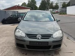 Grau Gebraucht 2004 VW Golf V Kleinwagen | 2.490 € (Fairer Preis)