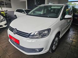 Weiß Gebraucht 2015 VW Touran Cup Van / Kleinbus | 9.900 € (Fairer Preis)