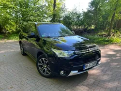 Schwarz Gebraucht 2015 Mitsubishi Outlander P-HEV Top SUV | 12.499 € (Fairer Preis)