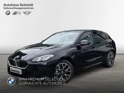Saphirschwarz Gebraucht 2024 BMW 120 Sport Line Kleinwagen | 33.160 € (Fairer Preis)