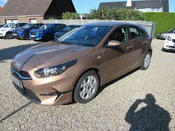Braun Gebraucht 2022 Kia Ceed Edition 7 Limousine | 13.950 € (Fairer Preis)