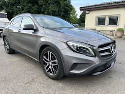 Grau Gebraucht 2016 Mercedes GLA180 Urban SUV | 17.500 € (Fairer Preis)