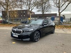 Schwarz Gebraucht 2024 BMW 530e M Sport Kombi | 61.000 €