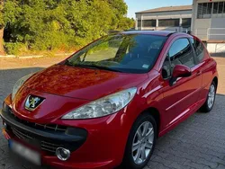 Rot Gebraucht 2008 Peugeot 207 Coupé | 21.000 €