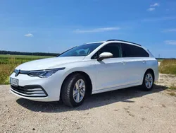 Weiß Gebraucht 2021 VW Golf VIII Life Kombi | 33.500 €