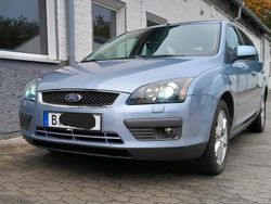 Blau Gebraucht 2006 Ford Focus Kombi | 2.990 € (Teuer)