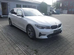 Weiß Gebraucht 2020 BMW 320 Sport Line Kombi | 21.490 € (Superpreis)