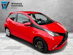 Rot Gebraucht 2016 Toyota Aygo X-play Kleinwagen | 6.666 € (Guter Preis)