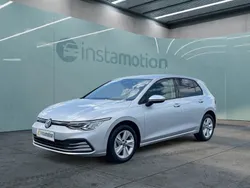 Silber Gebraucht 2023 VW Golf VIII Life Limousine | 26.889 € (Fairer Preis)