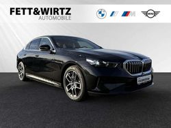 Saphirschwarz metallic Gebraucht 2024 BMW 550e Performance Limousine | 67.900 € (Fairer Preis)
