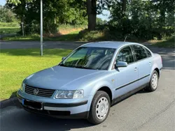 Blau Gebraucht 1999 VW Passat Limousine | 1.990 € (Teuer)