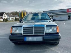 Blau Gebraucht 1989 Mercedes E200 Limousine | 5.500 €