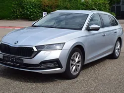 Stribrna/ brilliantsilber Gebraucht 2021 Skoda Octavia First Edition Kombi | 18.690 € (Fairer Preis)