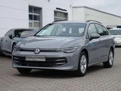 Grau Gebraucht 2024 VW Golf VIII Life Kombi | 25.990 € (Fairer Preis)