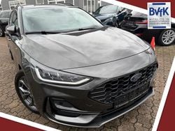 Grau Gebraucht 2024 Ford Focus ST-Line Limousine | 19.400 € (Guter Preis)