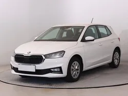 Weiß Gebraucht 2024 Skoda Fabia Selection Limousine | 19.940 € (Fairer Preis)
