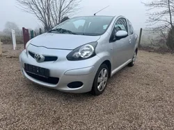 Silber Gebraucht 2009 Toyota Aygo Kleinwagen | 1.900 € (Guter Preis)