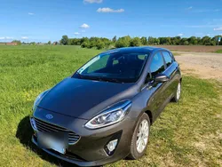 Grau Gebraucht 2018 Ford Fiesta Titanium Kleinwagen | 12.250 € (Fairer Preis)