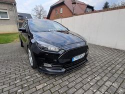 Schwarz Gebraucht 2017 Ford Focus ST Limousine | 14.900 € (Fairer Preis)