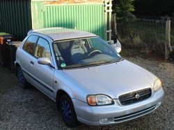 Silber Gebraucht 2000 Suzuki Baleno Kleinwagen | 500 €