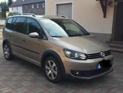 Beige Gebraucht 2013 VW Touran Cross Van / Kleinbus | 11.800 € (Etwas zu teuer)