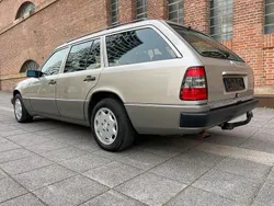 Silber Gebraucht 1993 Mercedes E280 Kombi | 7.950 €