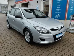 Silber Gebraucht 2011 Hyundai i30 Limousine | 5.999 € (Teuer)