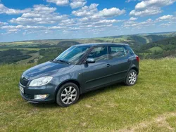 Grau Gebraucht 2011 Skoda Fabia Limousine | 2.990 €