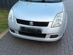 Silber Gebraucht 2005 Suzuki Swift Kleinwagen | 1.199 € (Fairer Preis)
