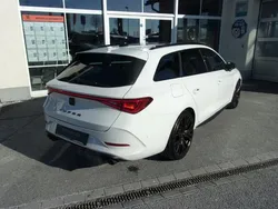 Weiss Gebraucht 2023 Cupra Leon VZ Kombi | 41.880 € (Teuer)