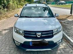 Weiß Gebraucht 2015 Dacia Sandero Stepway Kleinwagen | 6.500 €