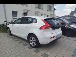 Weiß Gebraucht 2018 Volvo V40 Kombi | 14.600 € (Fairer Preis)