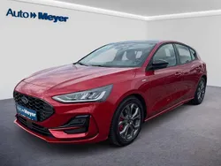 Rot (fantastic red) Gebraucht 2024 Ford Focus ST-Line Limousine | 24.990 € (Superpreis)