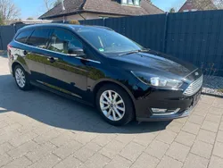 Schwarz Gebraucht 2015 Ford Focus Titanium Kombi | 6.490 € (Fairer Preis)