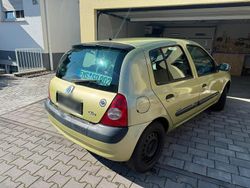 Grün Gebraucht 2003 Renault Clio II Kleinwagen | 550 €