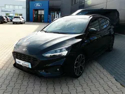 Schwarz Gebraucht 2022 Ford Focus ST-Line Limousine | 19.399 € (Fairer Preis)