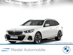 Mineralweiß metallic Gebraucht 2025 BMW 520 M Sport Kombi | 54.890 € (Fairer Preis)