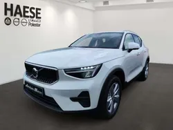 Crystal white / metallic Gebraucht 2024 Volvo XC40 Core SUV | 33.990 € (Superpreis)