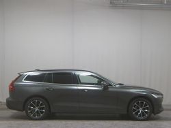 Pine grey / metallic Gebraucht 2022 Volvo V60 Core Kombi | 25.980 € (Superpreis)