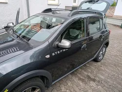 Grau Gebraucht 2020 Dacia Sandero Stepway Kleinwagen | 11.500 €