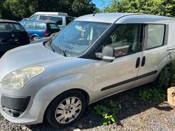 Silber Gebraucht 2010 Fiat Doblò Van / Kleinbus | 1.999 € (Fairer Preis)