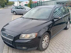Schwarz Gebraucht 2004 Volvo V50 Summum Kombi | 1.999 € (Etwas zu teuer)