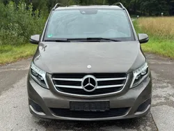 Braun Gebraucht 2017 Mercedes V220 Edition Van / Kleinbus | 33.990 € (Superpreis)