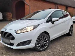 Weiß Gebraucht 2013 Ford Fiesta Titanium Kleinwagen | 4.800 € (Fairer Preis)