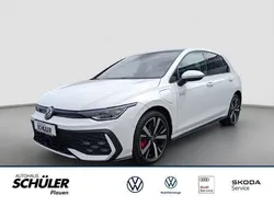 Weiß (pure white) Gebraucht 2024 VW Golf VIII GTE Limousine | 46.745 € (Fairer Preis)