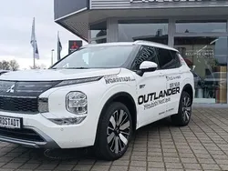 Weiß Neu 2025 Mitsubishi Outlander P-HEV Top SUV | 58.990 €